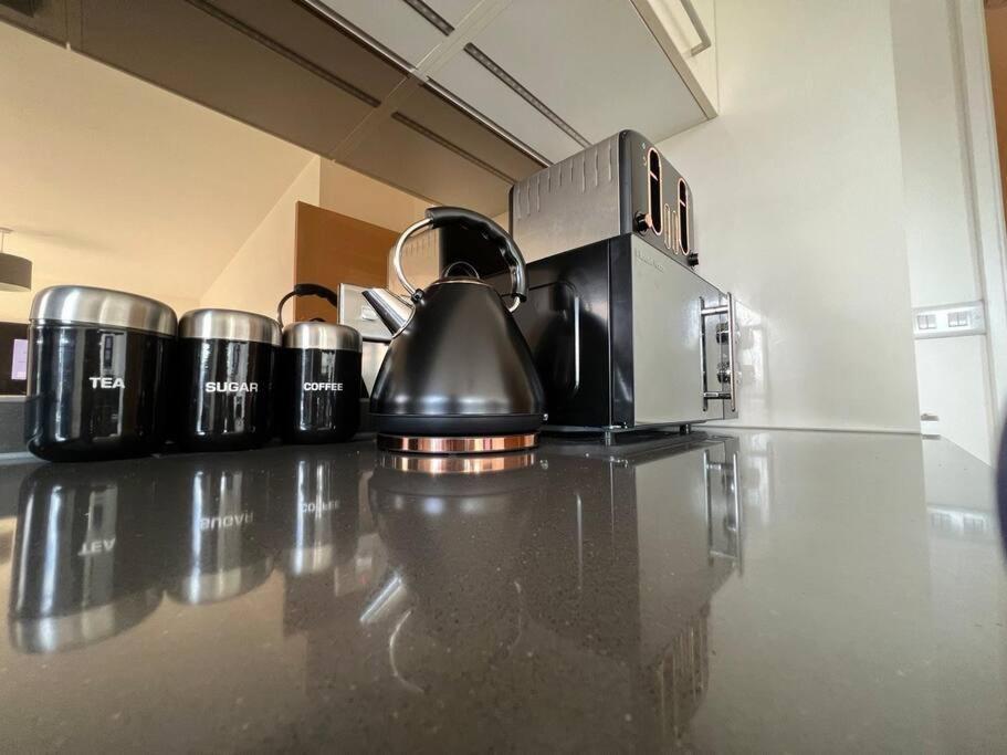 2 Bedroom Modern City Centre Bournemouth Apartment 伯恩茅斯 外观 照片