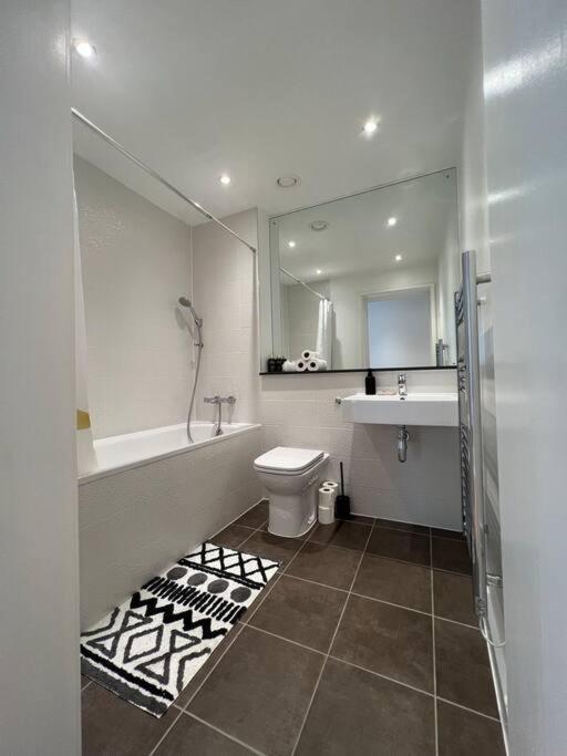 2 Bedroom Modern City Centre Bournemouth Apartment 伯恩茅斯 外观 照片