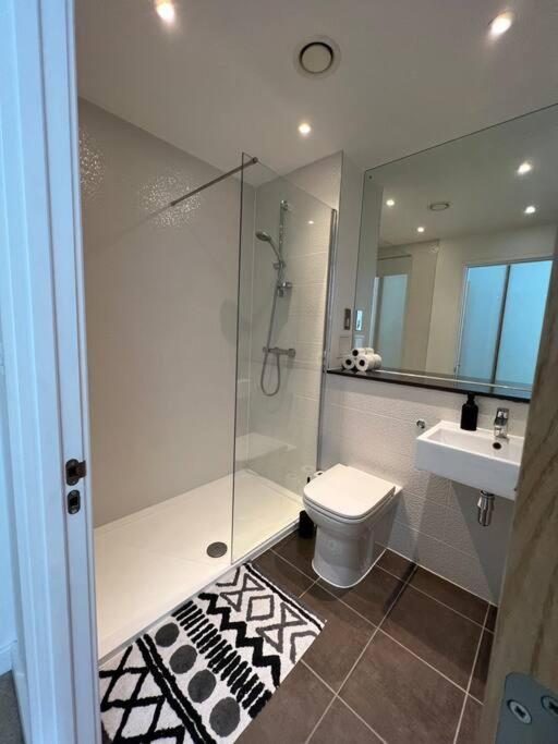 2 Bedroom Modern City Centre Bournemouth Apartment 伯恩茅斯 外观 照片